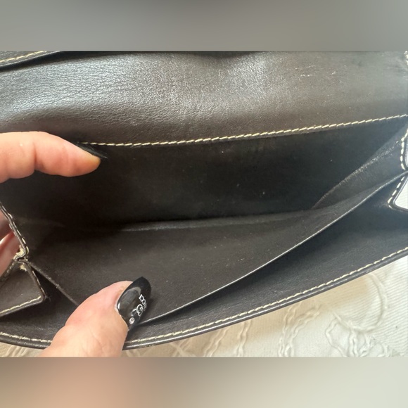 Gucci Monogram Wallet with Heart - Picture 17 of 17